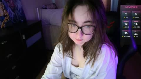 Snapshot of el_sweety chatting on 2, 1, 2025 If you like it when I meow give me a thumbs up online show from 2, 1, 2025
