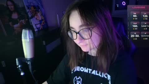 Snapshot of el_sweety chatting on 8, 1, 2025 If you like it when I meow give me a thumbs up online show from 8, 1, 2025