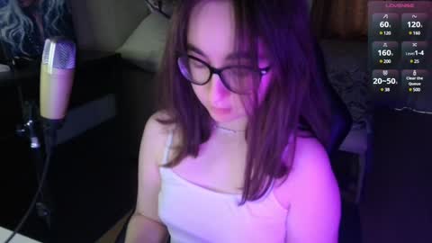 Snapshot of el_sweety chatting on 26, 1, 2025 If you like it when I meow give me a thumbs up online show from 26, 1, 2025