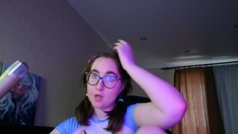 Snapshot of el_sweety chatting on 28, 1, 2025 If you like it when I meow give me a thumbs up online show from 28, 1, 2025