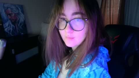 Snapshot of el_sweety chatting on 3, 2, 2025 If you like it when I meow give me a thumbs up online show from 3, 2, 2025