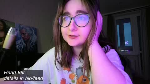 Snapshot of el_sweety chatting on 8, 2, 2025 If you like it when I meow give me a thumbs up online show from 8, 2, 2025