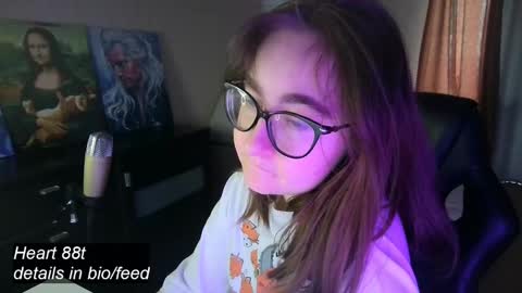 Snapshot of el_sweety chatting on 10, 2, 2025 If you like it when I meow give me a thumbs up online show from 10, 2, 2025