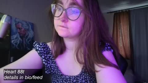 Snapshot of el_sweety chatting on 10, 2, 2025 If you like it when I meow give me a thumbs up online show from 10, 2, 2025