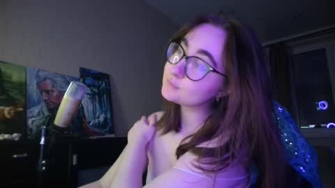 Snapshot of el_sweety chatting on 28, 2, 2025 If you like it when I meow give me a thumbs up online show from 28, 2, 2025