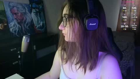 Snapshot of el_sweety chatting on 6, 3, 2025 If you like it when I meow give me a thumbs up online show from 6, 3, 2025