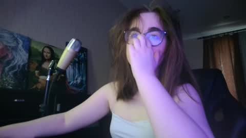 Snapshot of el_sweety chatting on 10, 3, 2025 If you like it when I meow give me a thumbs up online show from 10, 3, 2025