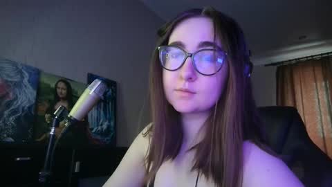 Snapshot of el_sweety chatting on 11, 3, 2025 If you like it when I meow give me a thumbs up online show from 11, 3, 2025