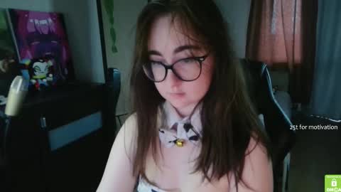 Snapshot of el_sweety chatting on 22, 9, 2025 If you like it when I meow give me a thumbs up online show from 22, 9, 2025