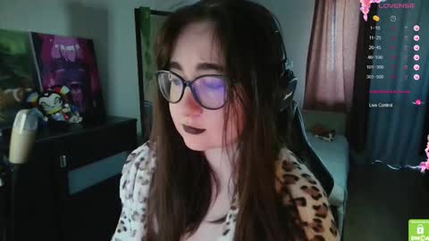 Snapshot of el_sweety chatting on 26, 9, 2025 If you like it when I meow give me a thumbs up online show from 26, 9, 2025