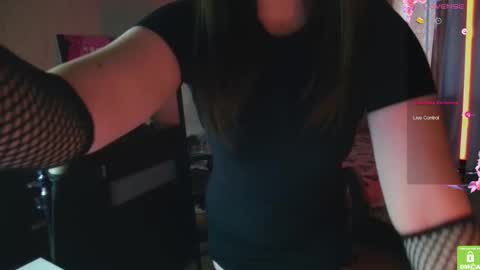 Snapshot of el_sweety chatting on 22, 10, 2025 If you like it when I meow give me a thumbs up online show from 22, 10, 2025