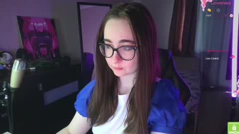 Snapshot of el_sweety chatting on 23, 10, 2025 If you like it when I meow give me a thumbs up online show from 23, 10, 2025