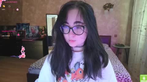 Snapshot of el_sweety chatting on 6, 11, 2025 If you like it when I meow give me a thumbs up online show from 6, 11, 2025