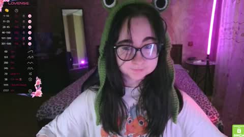 Snapshot of el_sweety chatting on 7, 11, 2025 If you like it when I meow give me a thumbs up online show from 7, 11, 2025