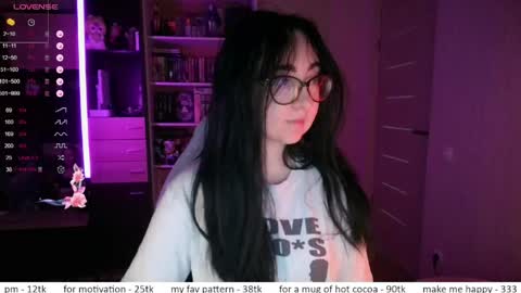 Snapshot of el_sweety chatting on 19, 5, 2026 If you like it when I meow give me a thumbs up online show from 19, 5, 2026
