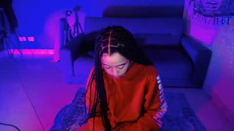 Ela  Help me reach 100 thumbs up online show from 12, 1, 2025