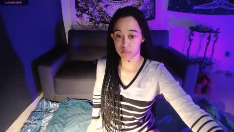 Ela  Help me reach 100 thumbs up online show from 26, 1, 2025