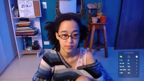 Ela  Help me reach 100 thumbs up online show from 31, 10, 2025