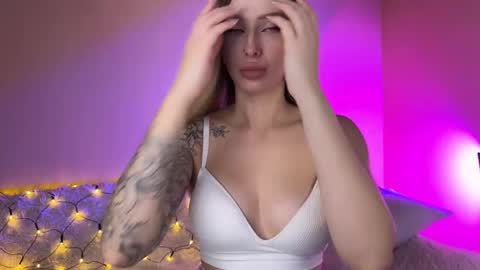 Snapshot of eleanor_rr_ chatting on 14, 10, 2025 Ella online show from 14, 10, 2025
