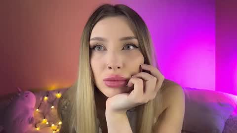 Snapshot of eleanor_rr_ chatting on 24, 10, 2025 Ella online show from 24, 10, 2025