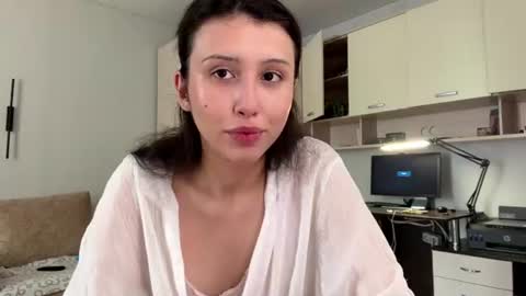 Snapshot of eleanorefrens chatting on 16, 7, 2026 Alice online show from 16, 7, 2026