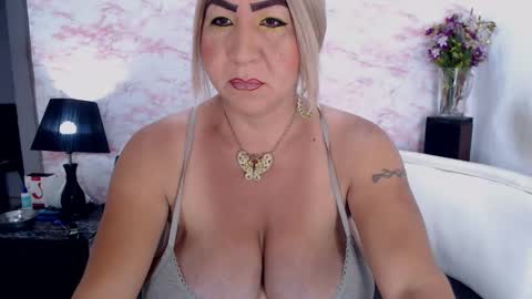 Snapshot of elektra_4_you chatting on 4, 2, 2025 XIOMY give LIKE on my page online show from 4, 2, 2025