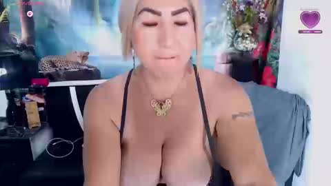 Snapshot of elektra_4_you chatting on 20, 10, 2025 XIOMY give LIKE on my page online show from 20, 10, 2025