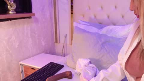 Elena online show from 23, 7, 2026