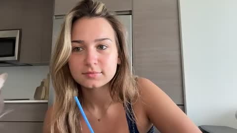 Elena online show from 30, 6, 2026