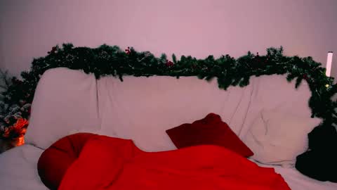 Snapshot of elenamonroe_ chatting on 19, 12, 2025 elenamonroe_ online show from 19, 12, 2025