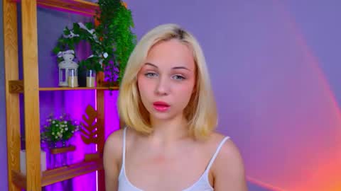 Snapshot of elenamonroe_ chatting on 13, 3, 2026 elenamonroe_ online show from 13, 3, 2026