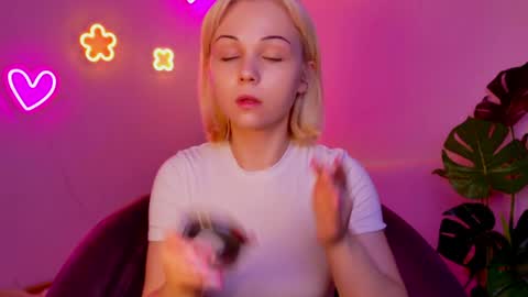 elenamonroe_ online show from 8, 4, 2026