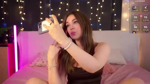 Snapshot of elenefrail chatting on 6, 3, 2025 Isabella - streaming MondayTuesdayWednesdayFridaySaturdaySunday online show from 6, 3, 2025