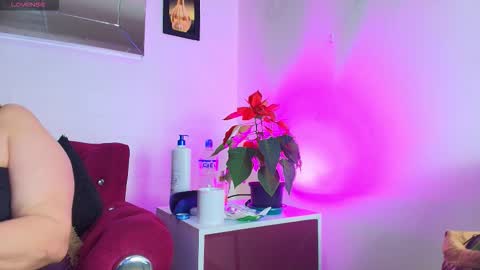 elenna_boobs_ online show from 18, 1, 2026