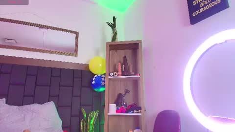 elenna_boobs_ online show from 19, 7, 2026