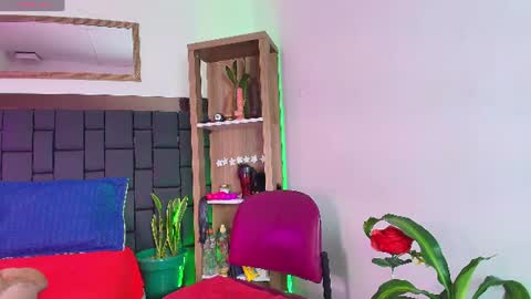 elenna_boobs_ online show from 22, 7, 2026