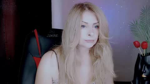 Snapshot of eleonorrres chatting on 12, 10, 2025 Elli online show from 12, 10, 2025