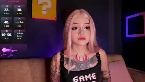 Snapshot of elettra_roux chatting on 19, 10, 2025 ELETTRA online show from 19, 10, 2025