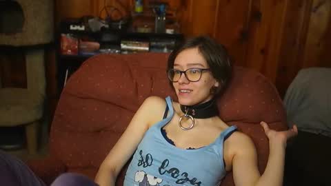 Snapshot of elfenemma chatting on 8, 11, 2025 Emma online show from 8, 11, 2025