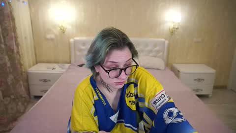 Luna online show from 4, 2, 2026