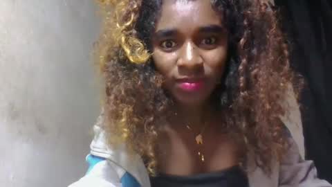Snapshot of elina981 chatting on 25, 5, 2026 elina981 online show from 25, 5, 2026