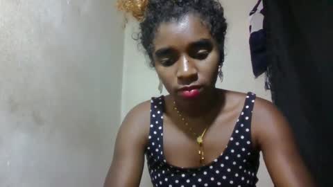 Snapshot of elina981 chatting on 2, 6, 2026 elina981 online show from 2, 6, 2026