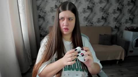 Snapshot of elisa_kollin chatting on 2, 10, 2025 Aletta Oushen online show from 2, 10, 2025