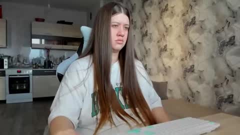 Snapshot of elisa_kollin chatting on 24, 11, 2025 Aletta Oushen online show from 24, 11, 2025