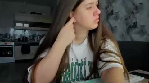 Snapshot of elisa_kollin chatting on 27, 11, 2025 Aletta Oushen online show from 27, 11, 2025