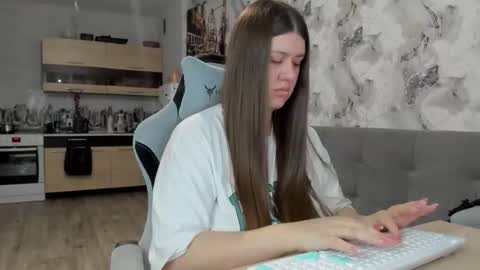 Snapshot of elisa_kollin chatting on 1, 12, 2025 Aletta Oushen online show from 1, 12, 2025