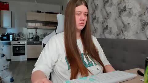 Snapshot of elisa_kollin chatting on 14, 12, 2025 Aletta Oushen online show from 14, 12, 2025