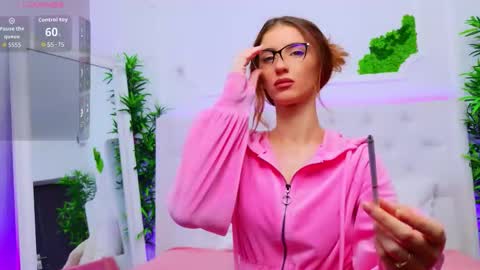 ElisaCharm online show from 5, 12, 2025