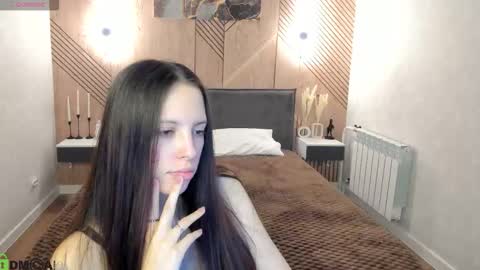 Snapshot of elise_robbie chatting on 5, 3, 2026 Elise online show from 5, 3, 2026