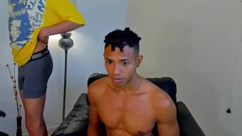 Valentino Konny y Jhon online show from 18, 5, 2026